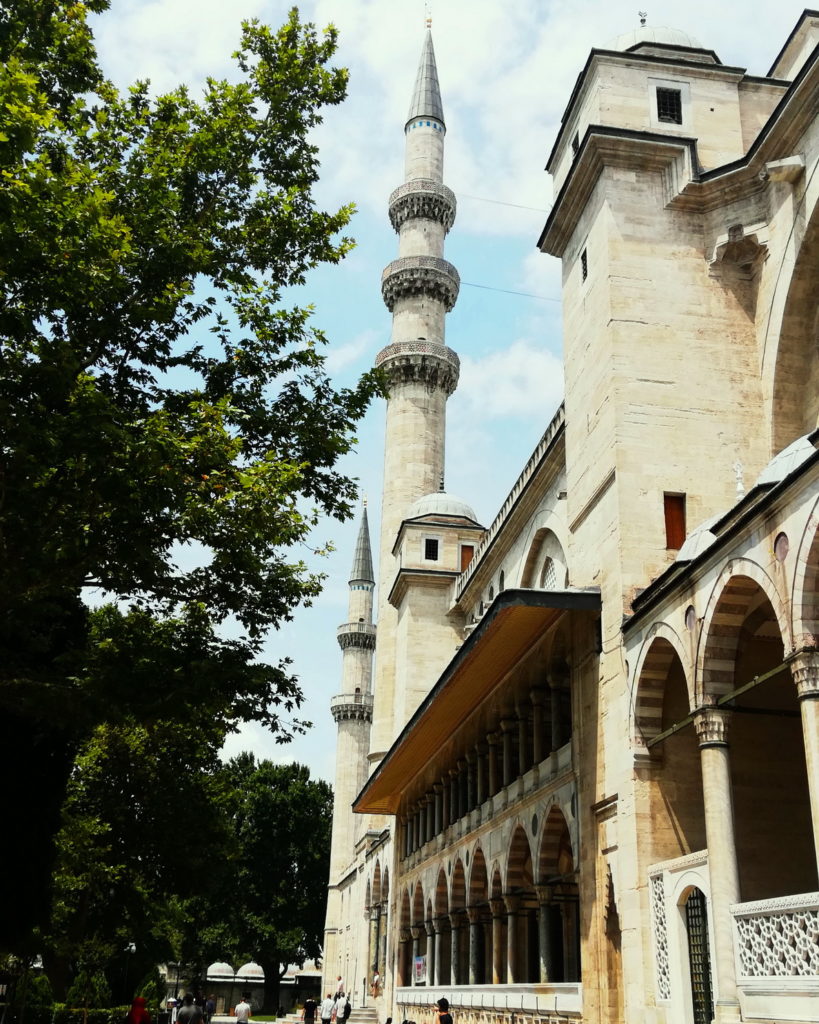 The Süleymaniye Mosque is part of a large hilltop complex that once included an imaret. several medrese, a caravanserai, and baths. Now you will often see families enjoying a picnic by the Mosque  