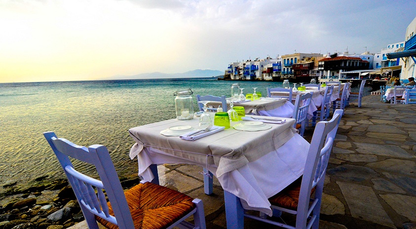 Thinsg to do in Mykonos - Diner in Little Venice