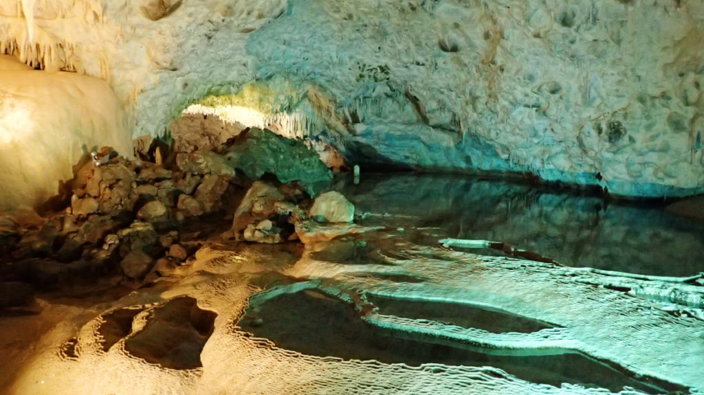 A miniature "Pamukkale" in the Anemotrypa Cave
