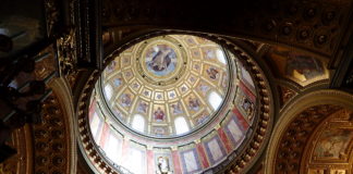 Budapest in Winter - The gilded interior of St. Stephen's Basilica