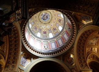 Budapest in Winter - The gilded interior of St. Stephen's Basilica