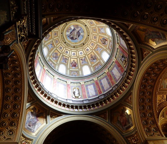 Budapest in Winter - The gilded interior of St. Stephen's Basilica