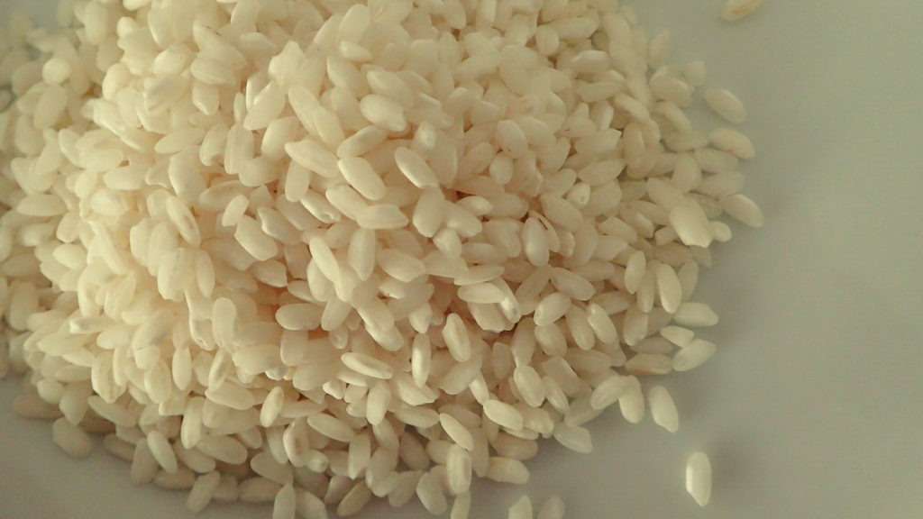 Short-grained rices, like Carolina, Arborio, or even Sushi rice, are ideal for Rizogalo