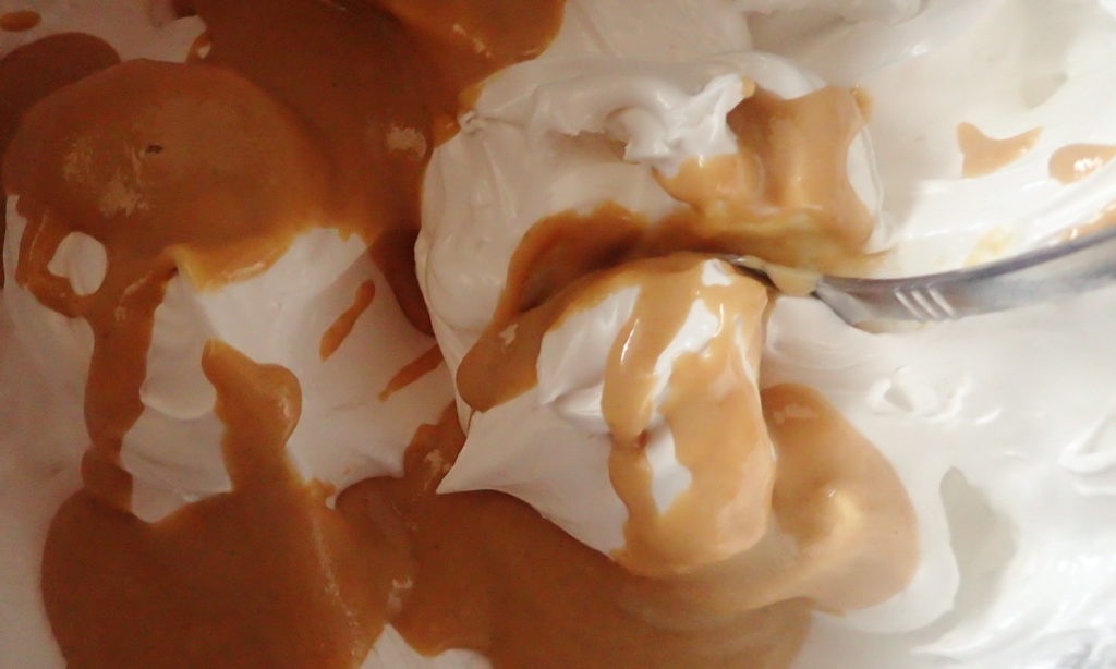 Adding tahini to giant meringues